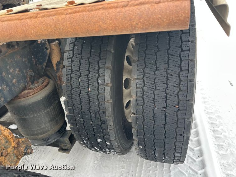 image for item FK1561 2015 Mack CXU613 semi truck