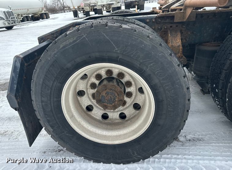 image for item FK1561 2015 Mack CXU613 semi truck