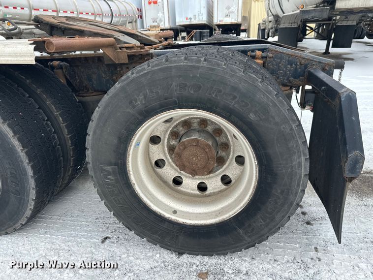 image for item FK1561 2015 Mack CXU613 semi truck