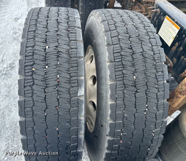 image for item FK1561 2015 Mack CXU613 semi truck