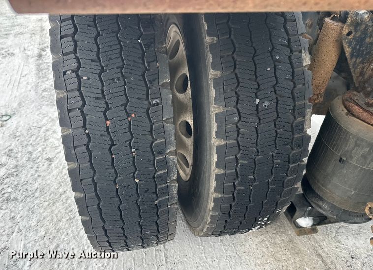 image for item FK1561 2015 Mack CXU613 semi truck