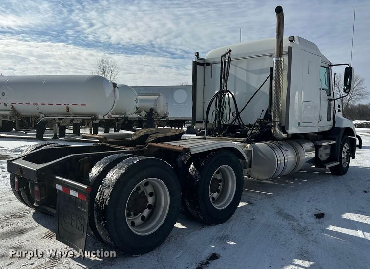 image for item FK1564 2015 Mack CXU613 semi truck