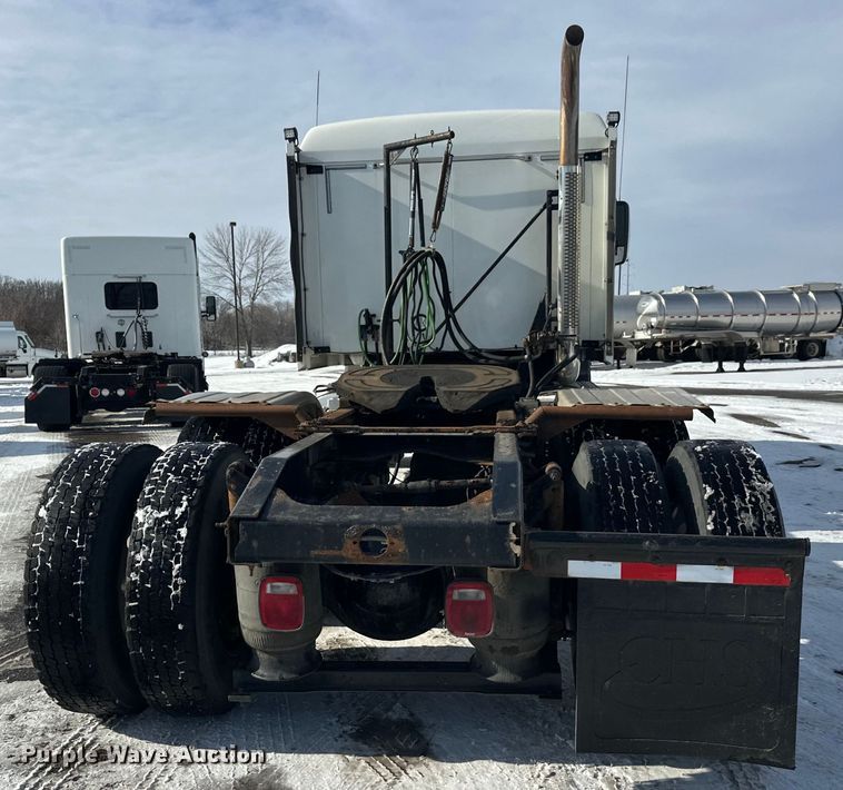 image for item FK1564 2015 Mack CXU613 semi truck