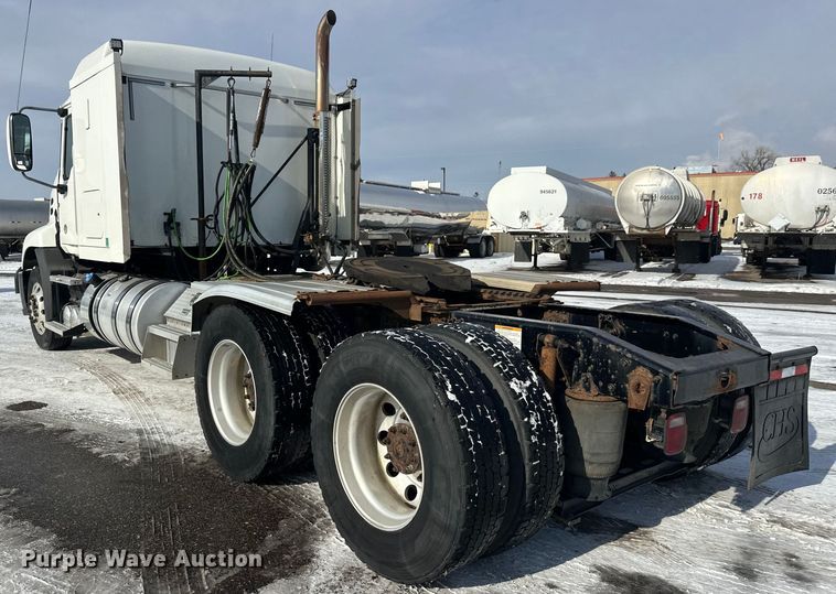 image for item FK1564 2015 Mack CXU613 semi truck