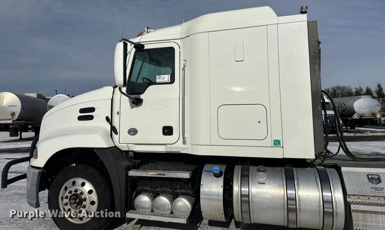 image for item FK1564 2015 Mack CXU613 semi truck