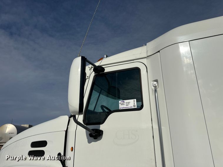 image for item FK1564 2015 Mack CXU613 semi truck