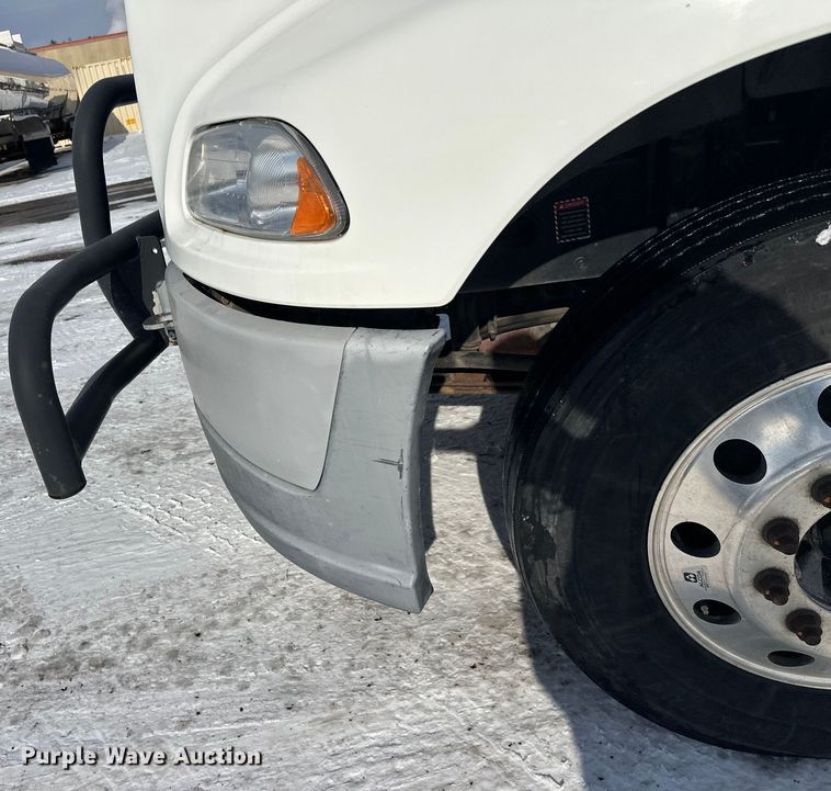 image for item FK1564 2015 Mack CXU613 semi truck