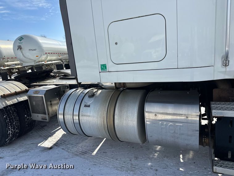 image for item FK1564 2015 Mack CXU613 semi truck