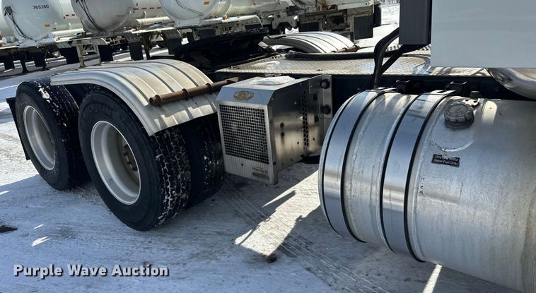 image for item FK1564 2015 Mack CXU613 semi truck