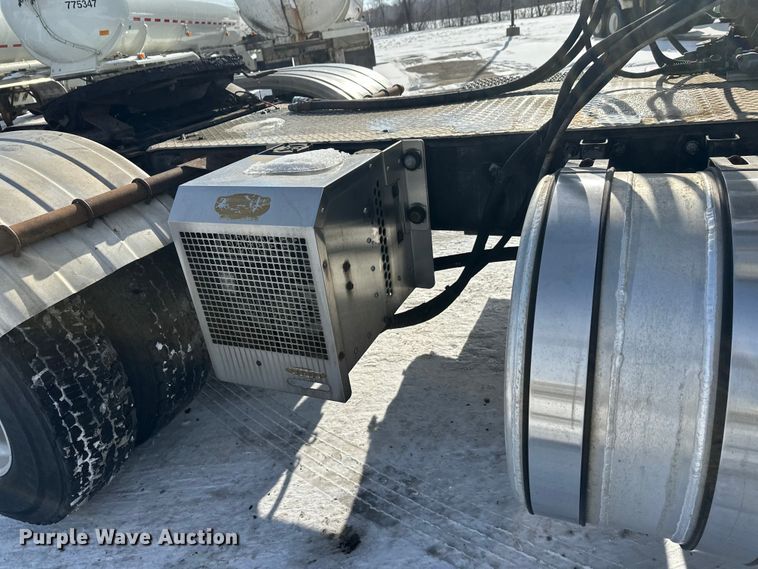 image for item FK1564 2015 Mack CXU613 semi truck