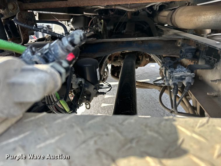 image for item FK1564 2015 Mack CXU613 semi truck