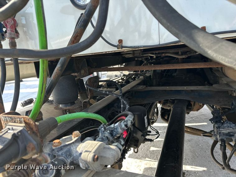 image for item FK1564 2015 Mack CXU613 semi truck