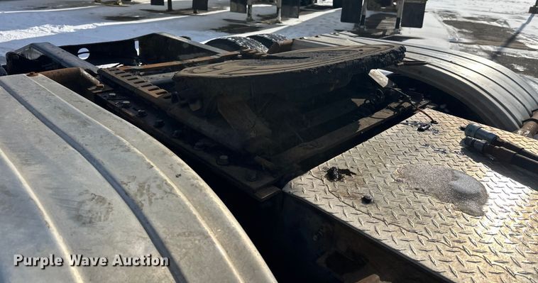 image for item FK1564 2015 Mack CXU613 semi truck