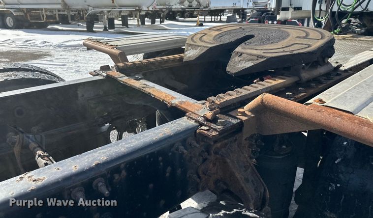 image for item FK1564 2015 Mack CXU613 semi truck