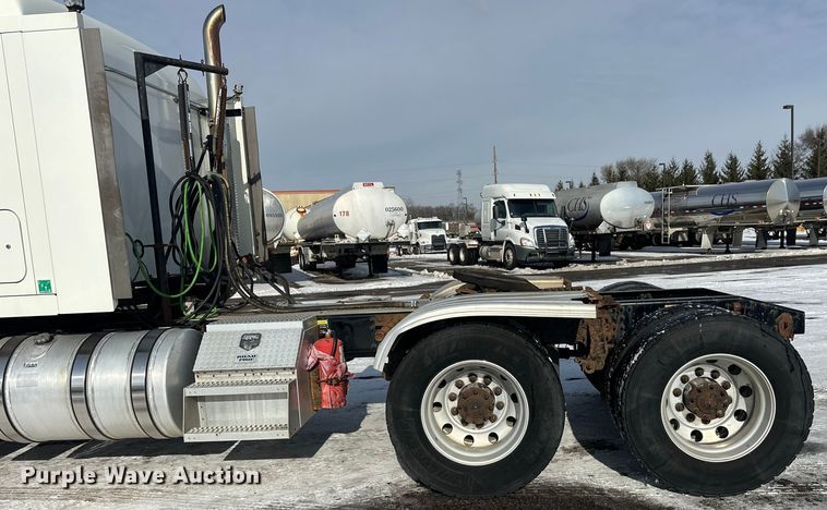 image for item FK1564 2015 Mack CXU613 semi truck