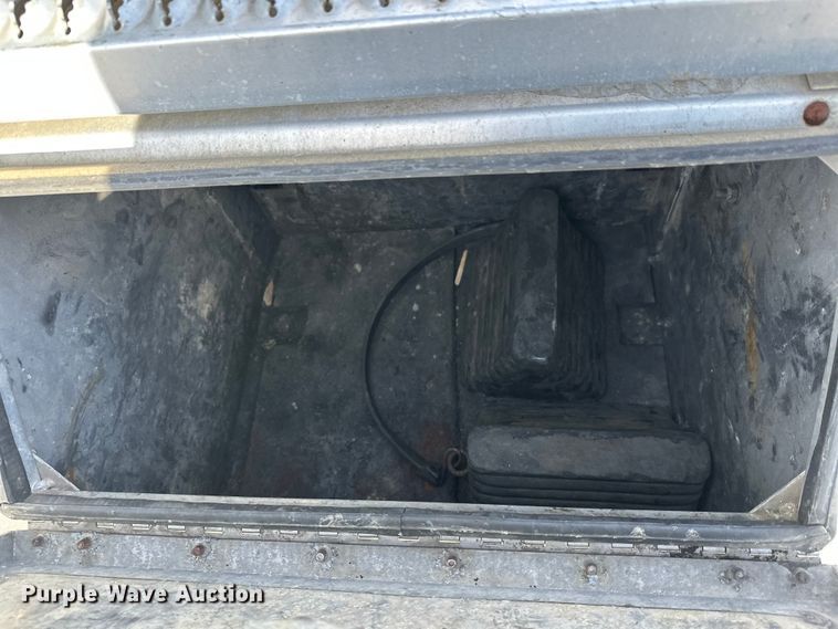 image for item FK1564 2015 Mack CXU613 semi truck