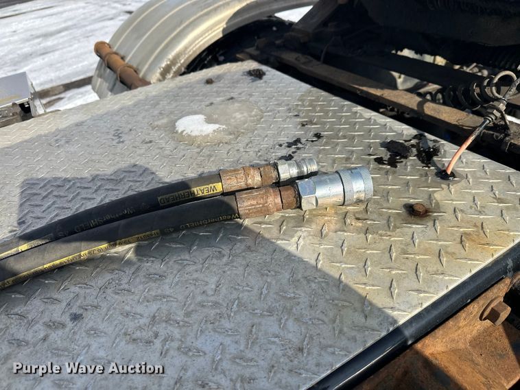 image for item FK1564 2015 Mack CXU613 semi truck