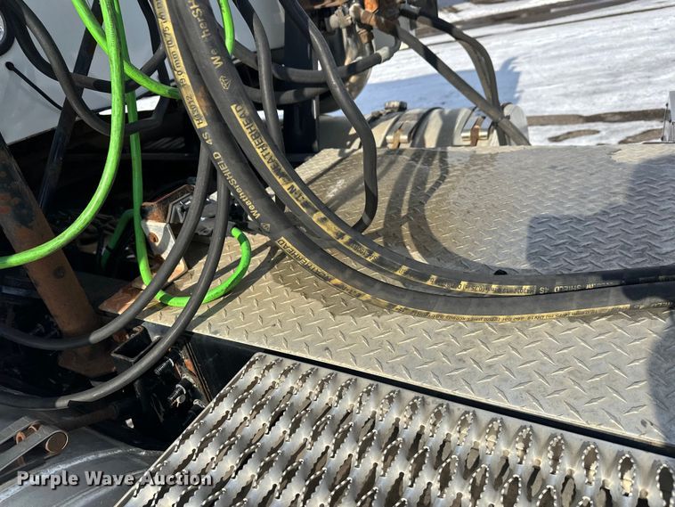 image for item FK1564 2015 Mack CXU613 semi truck