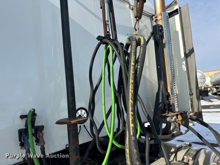 image for item FK1564 2015 Mack CXU613 semi truck