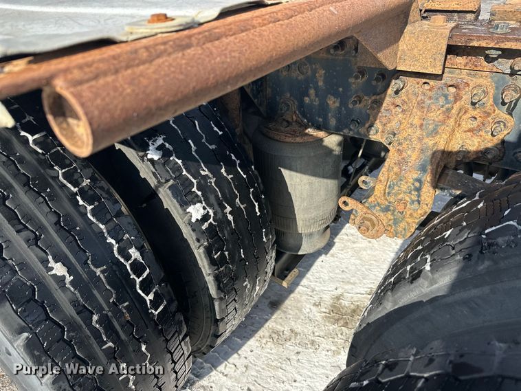 image for item FK1564 2015 Mack CXU613 semi truck