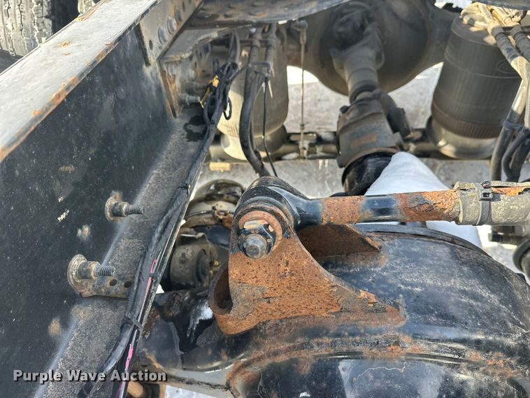 image for item FK1564 2015 Mack CXU613 semi truck