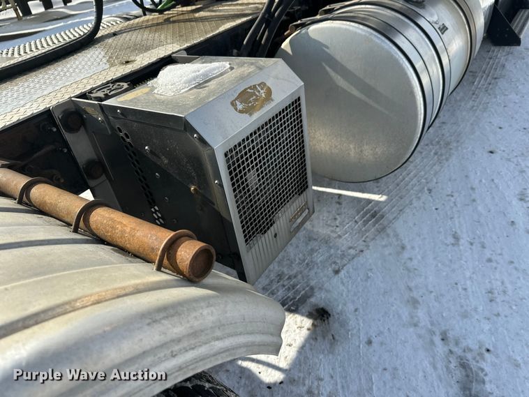 image for item FK1564 2015 Mack CXU613 semi truck