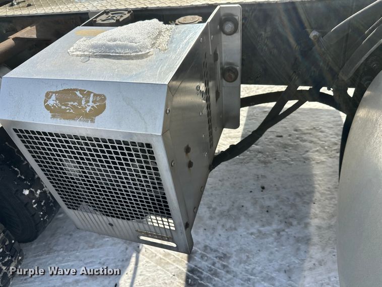 image for item FK1564 2015 Mack CXU613 semi truck