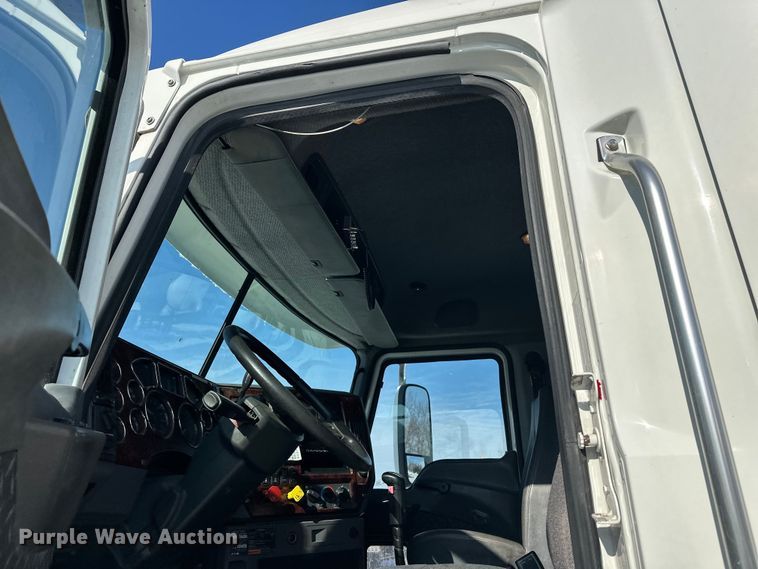 image for item FK1564 2015 Mack CXU613 semi truck