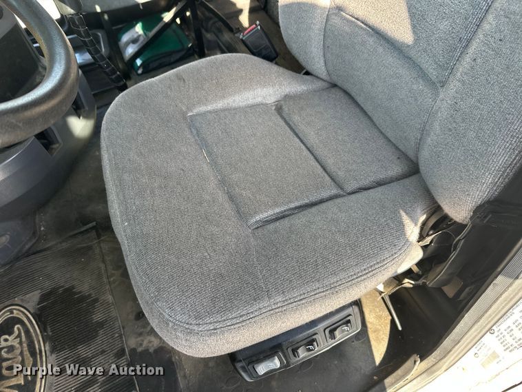 image for item FK1564 2015 Mack CXU613 semi truck