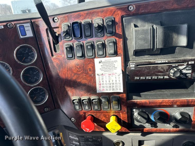 image for item FK1564 2015 Mack CXU613 semi truck