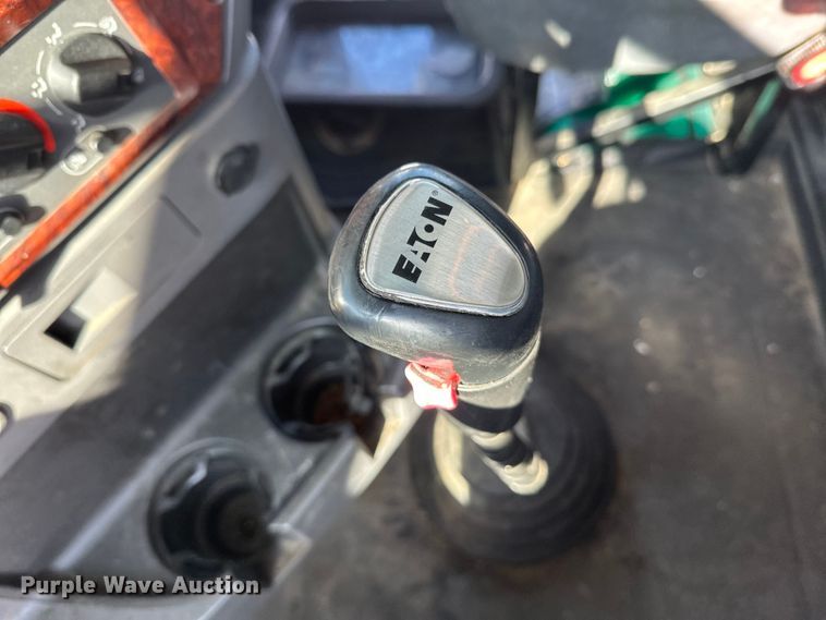 image for item FK1564 2015 Mack CXU613 semi truck