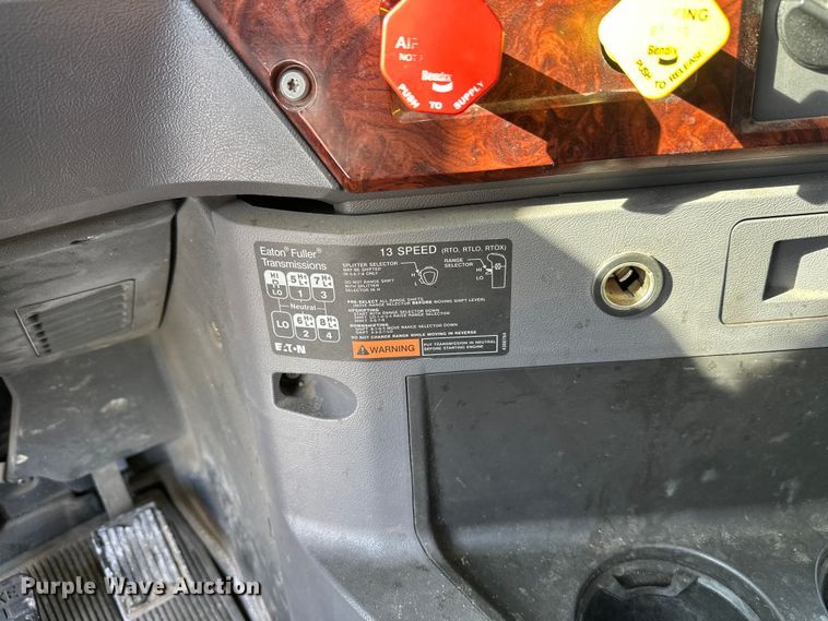 image for item FK1564 2015 Mack CXU613 semi truck