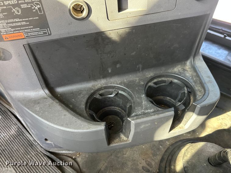 image for item FK1564 2015 Mack CXU613 semi truck