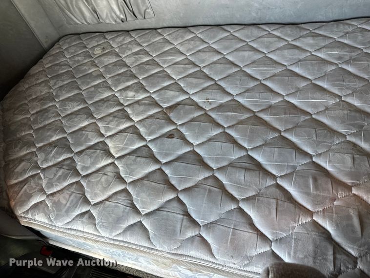 image for item FK1564 2015 Mack CXU613 semi truck