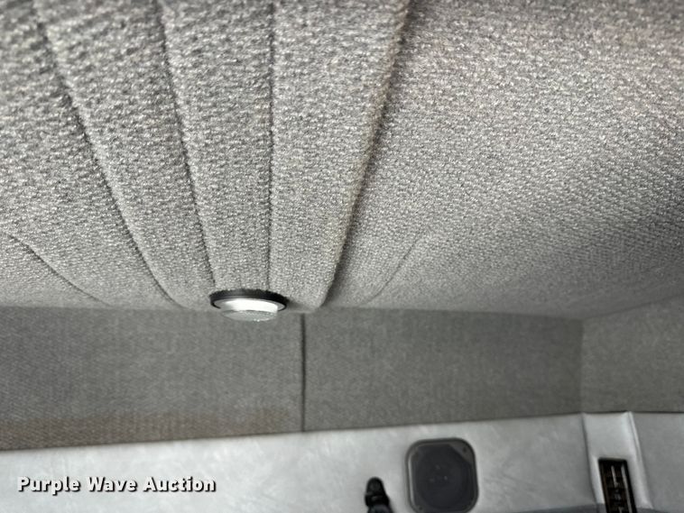 image for item FK1564 2015 Mack CXU613 semi truck