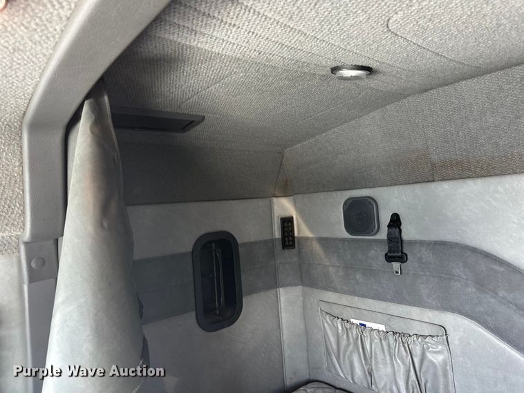 image for item FK1564 2015 Mack CXU613 semi truck