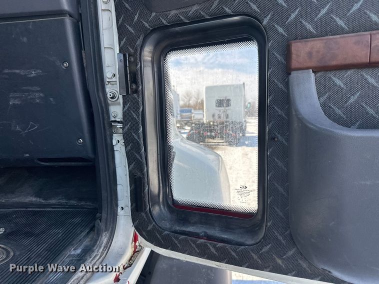 image for item FK1564 2015 Mack CXU613 semi truck