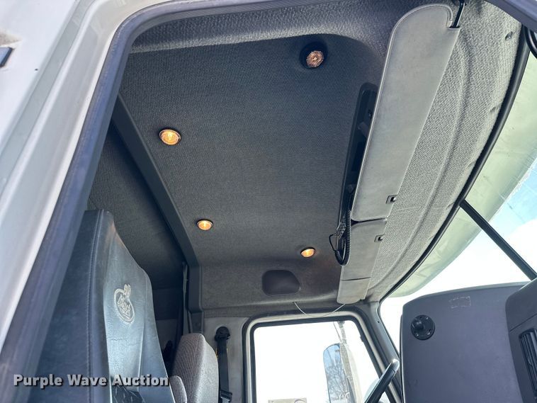 image for item FK1564 2015 Mack CXU613 semi truck