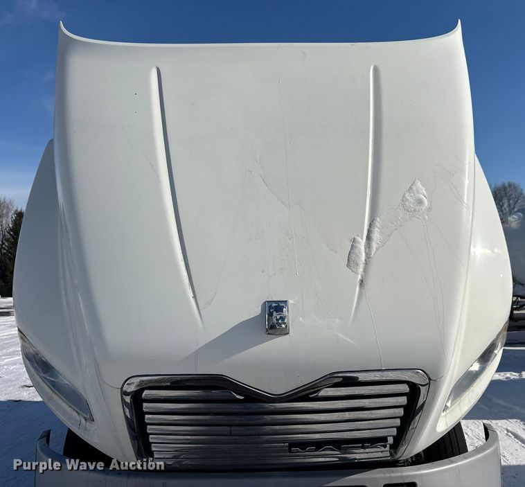 image for item FK1564 2015 Mack CXU613 semi truck