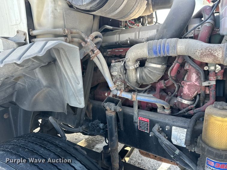 image for item FK1564 2015 Mack CXU613 semi truck