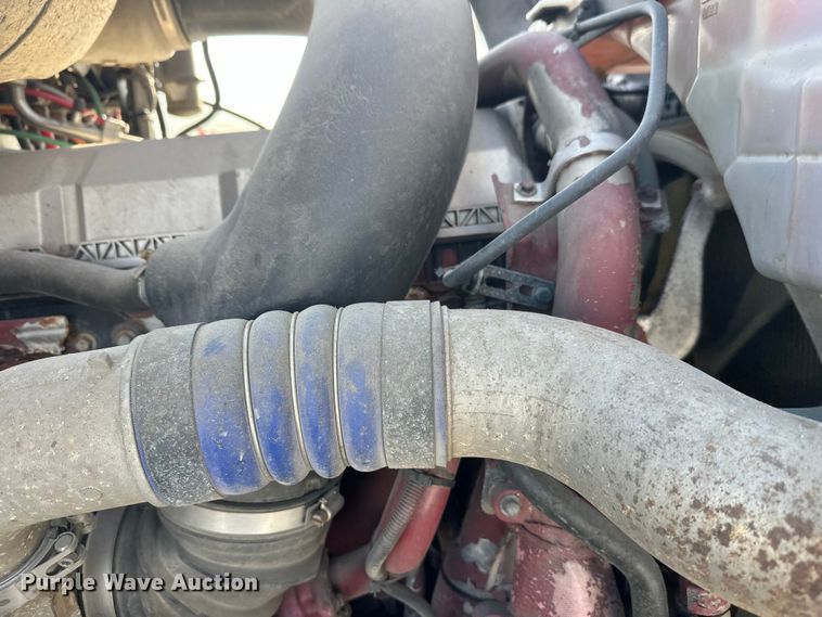 image for item FK1564 2015 Mack CXU613 semi truck