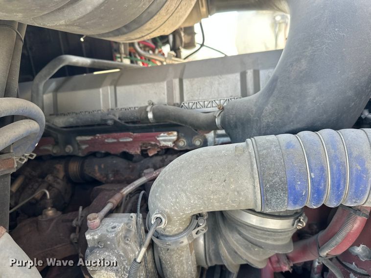 image for item FK1564 2015 Mack CXU613 semi truck