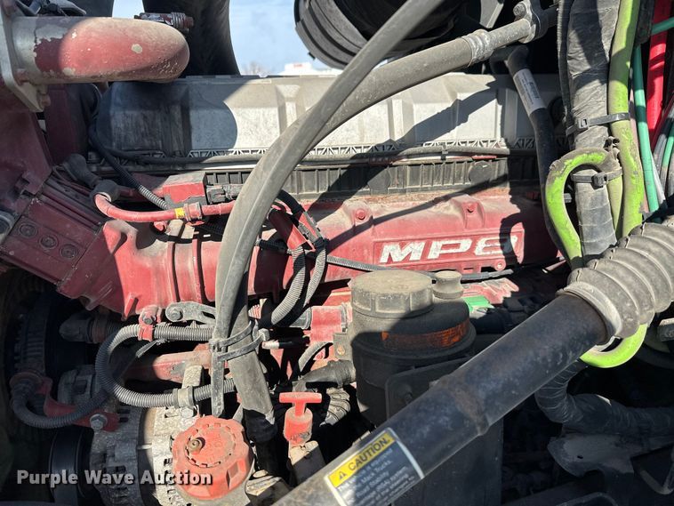 image for item FK1564 2015 Mack CXU613 semi truck