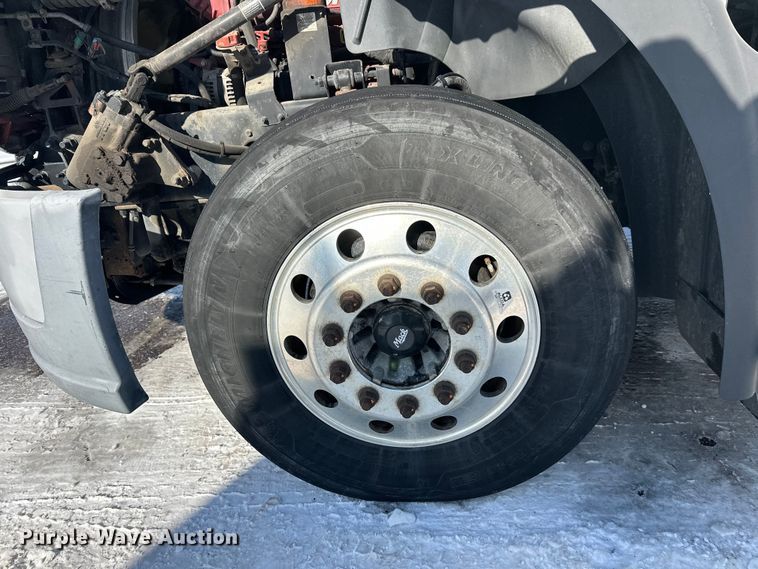 image for item FK1564 2015 Mack CXU613 semi truck