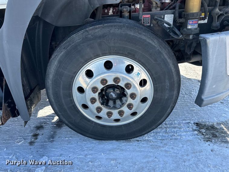 image for item FK1564 2015 Mack CXU613 semi truck