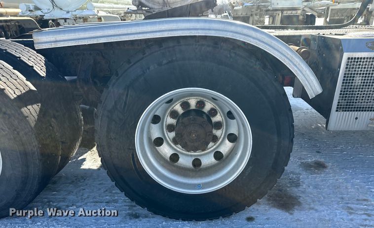 image for item FK1564 2015 Mack CXU613 semi truck