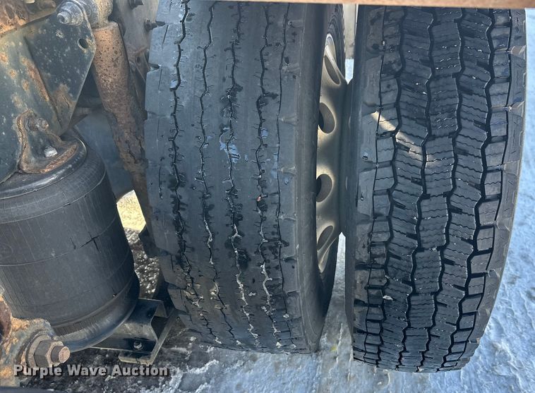 image for item FK1564 2015 Mack CXU613 semi truck