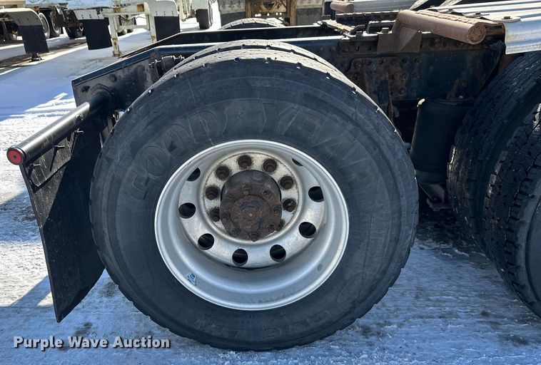 image for item FK1564 2015 Mack CXU613 semi truck