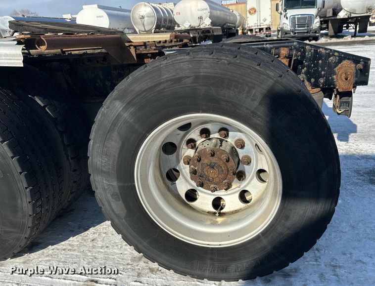 image for item FK1564 2015 Mack CXU613 semi truck