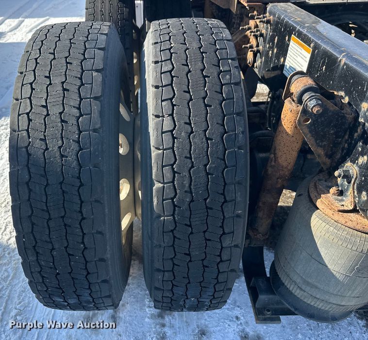 image for item FK1564 2015 Mack CXU613 semi truck